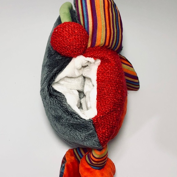 Pier1 NWT’s Penguin Cuddly Handwarmer - Picture 8 of 8